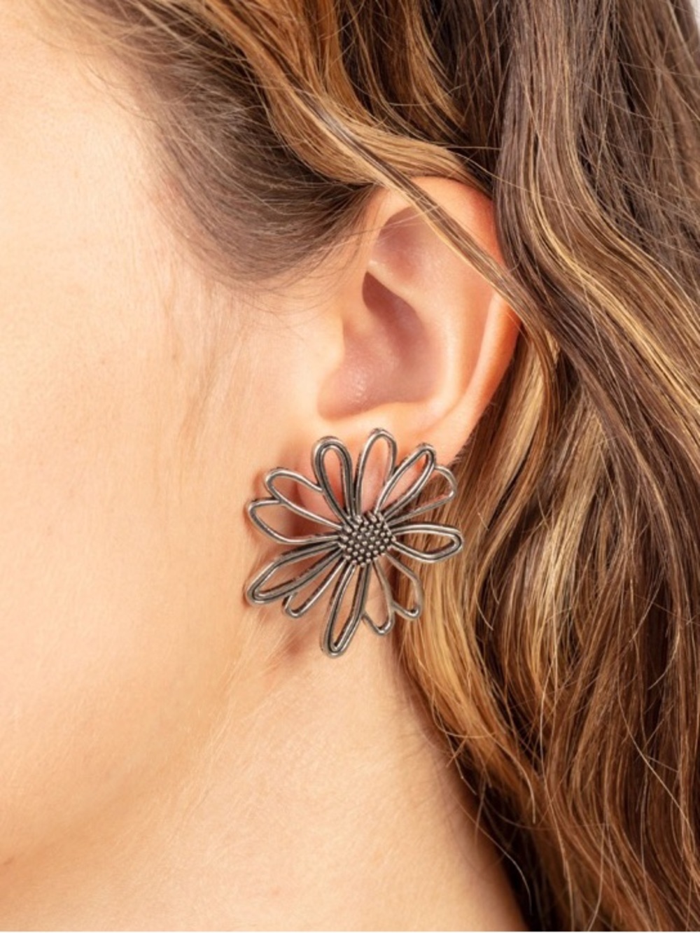 Silver Floral Daisy Stud Earrings